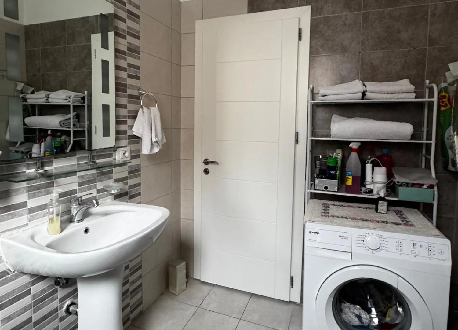 Apartment 33 Pogradaş