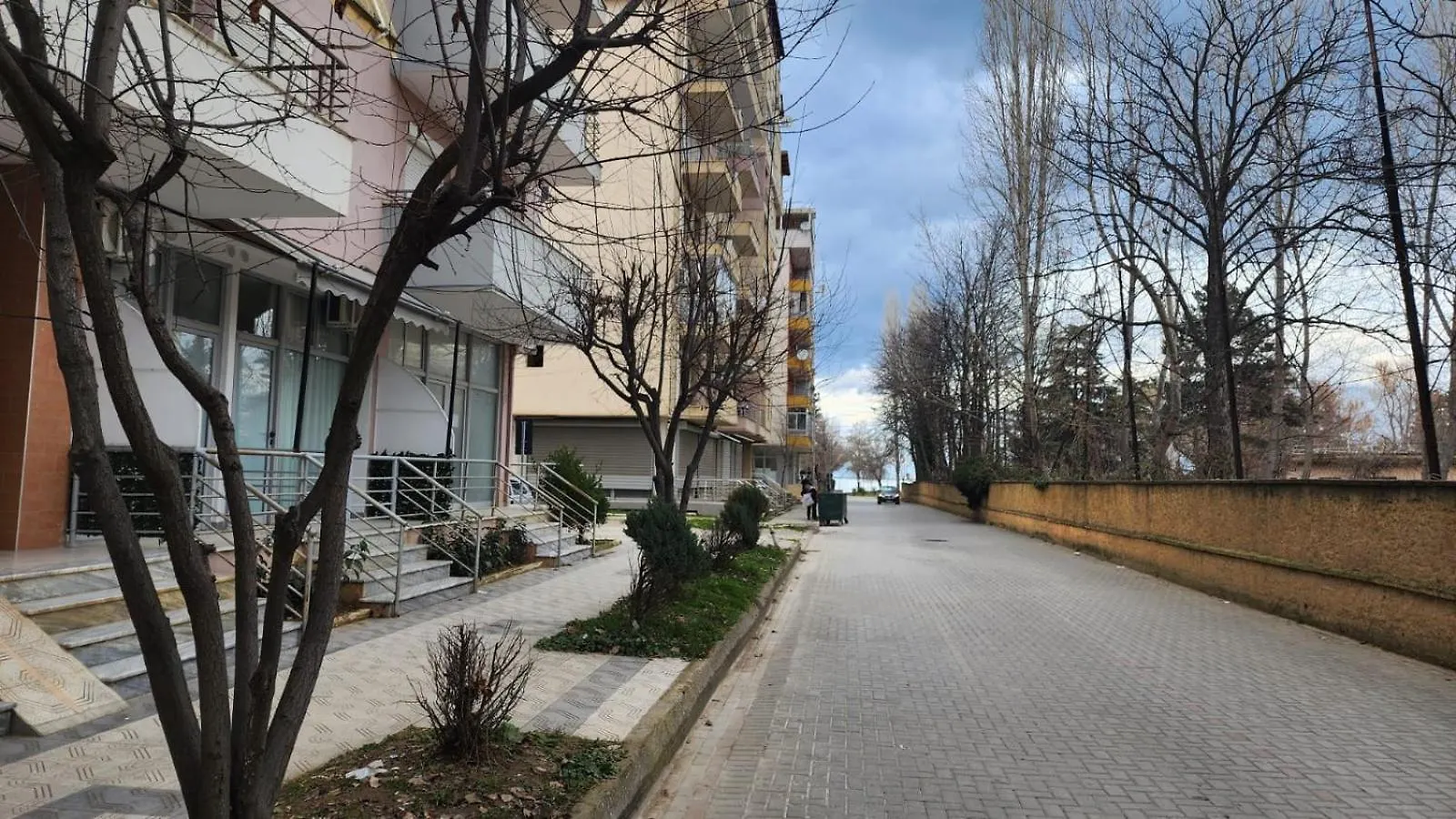 Apartment 33 Pogradaş 0*,